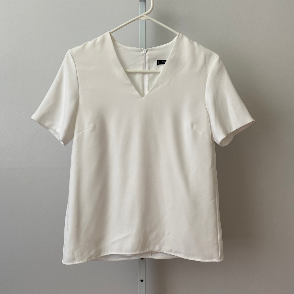Tiffany & Co Wardrobe Size 4 White V-Neck Short Sleeve Blouse WBL01 Luxury Top